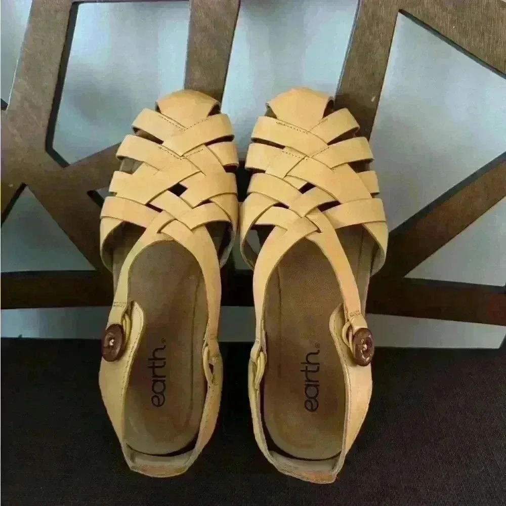 Earth Belita Sandals Women's 8M Yellow Leather Slingback Fisherman never wore